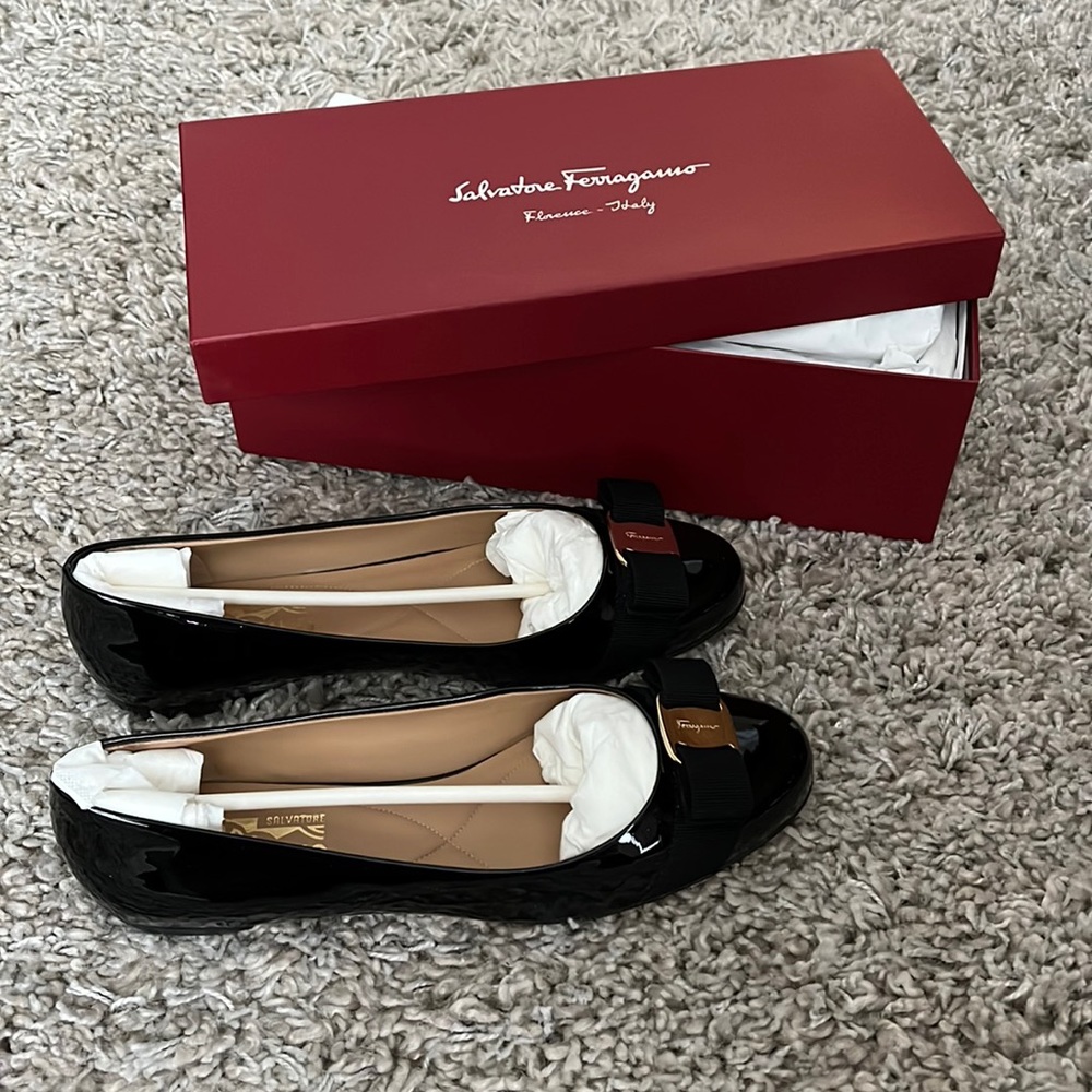 SALVATORE FERRAGAMO Varina Black Patent Leather Ballet Bow Flats size 9